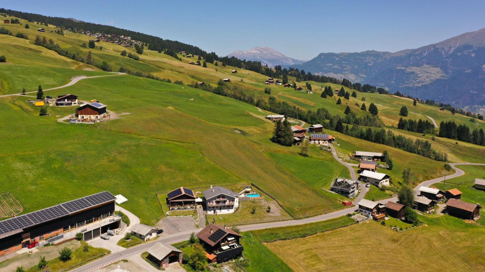 Gasthaus Alpina Tschappina Exterior photo