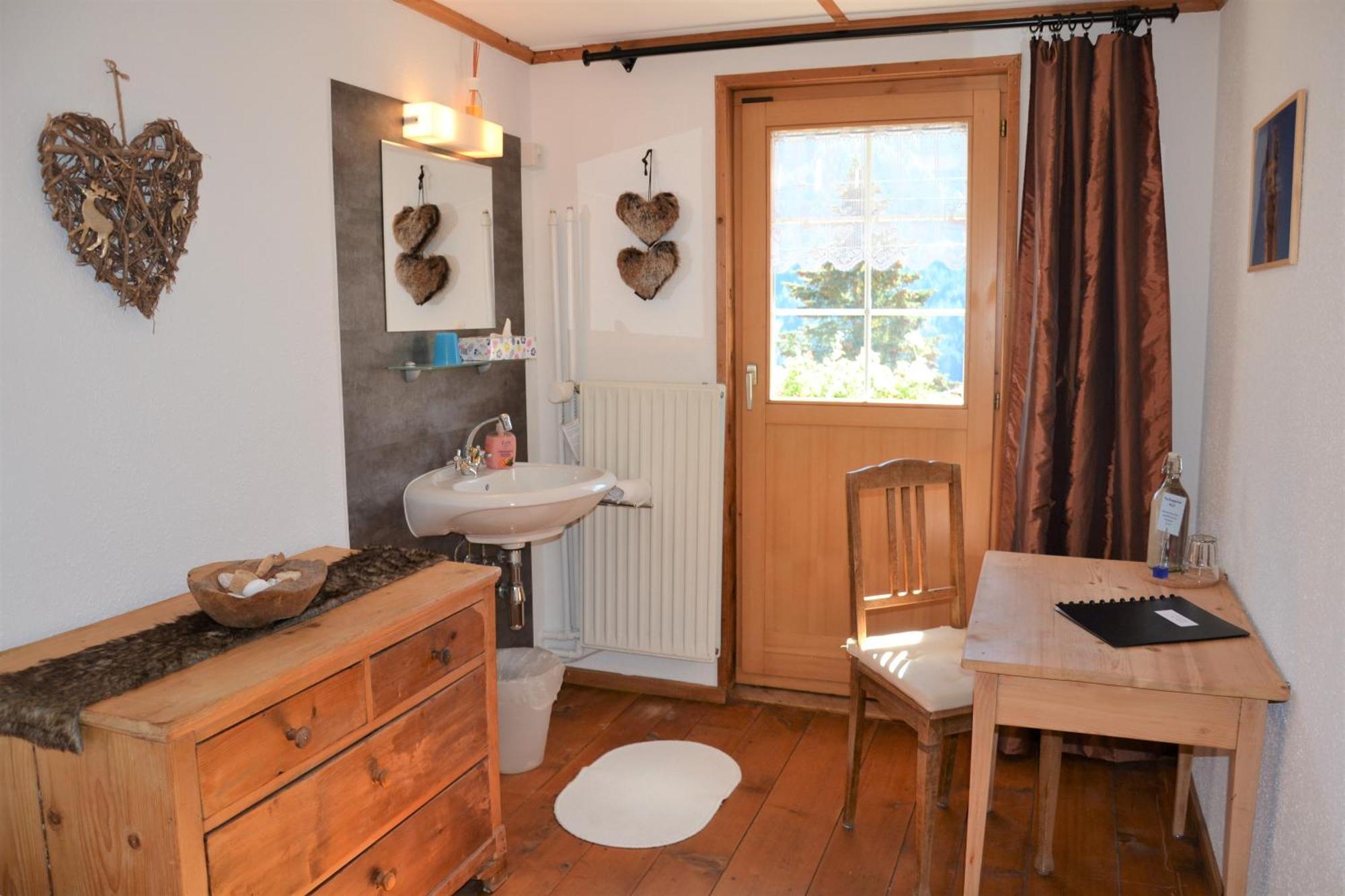 Gasthaus Alpina Tschappina Room photo